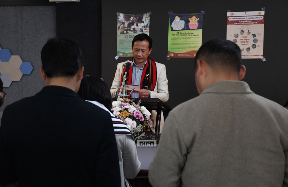 Joint Director, IPR I. Simon Teilia administering the TB Mukt Bharat Pledge held at Conference Hall, DIPR, Kohima. (DIPR Photo)